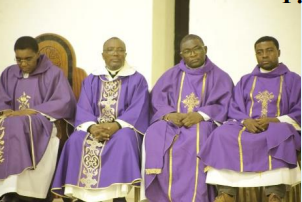Communauté pallottine de Mvolyé lors d'une célébration liturgique
